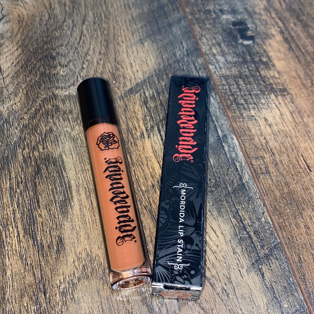 REINA REBELDE
Mordida Lip Stain in Primer Beso